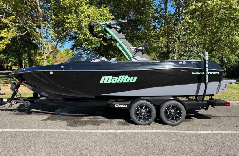 Malibu Boats / 23 LSV