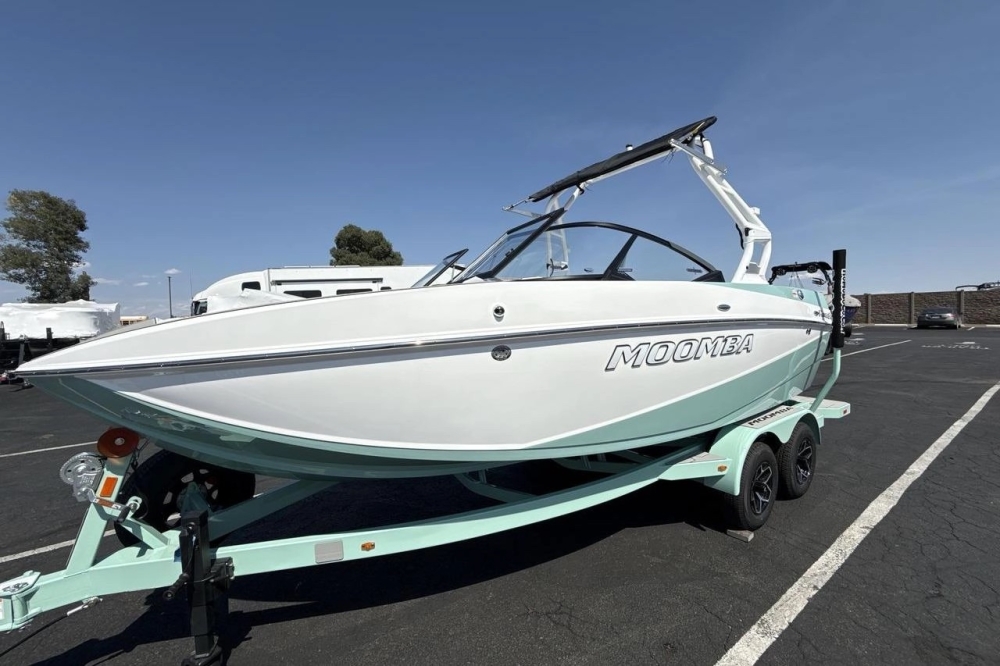 Moomba Boats / MONDO 