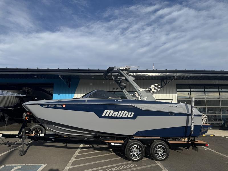Malibu Boats / MALIBU M220
