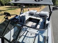 Moomba Boats / MOOMBA KAYEN 