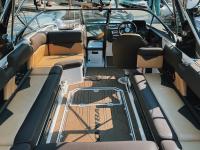 Moomba Boats / MAKAI 