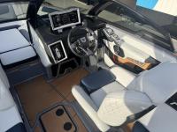 Malibu Boats / MALIBU M220