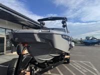 Malibu Boats / MALIBU M220